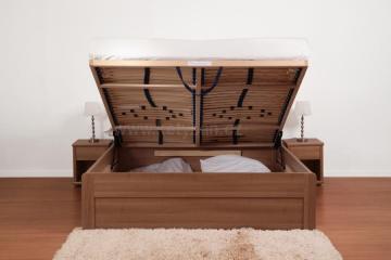 Dřevěná postel Marika klasik