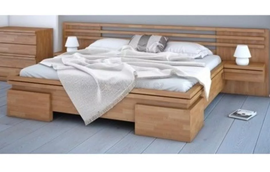 Dřevěná postel z masivu Azzo