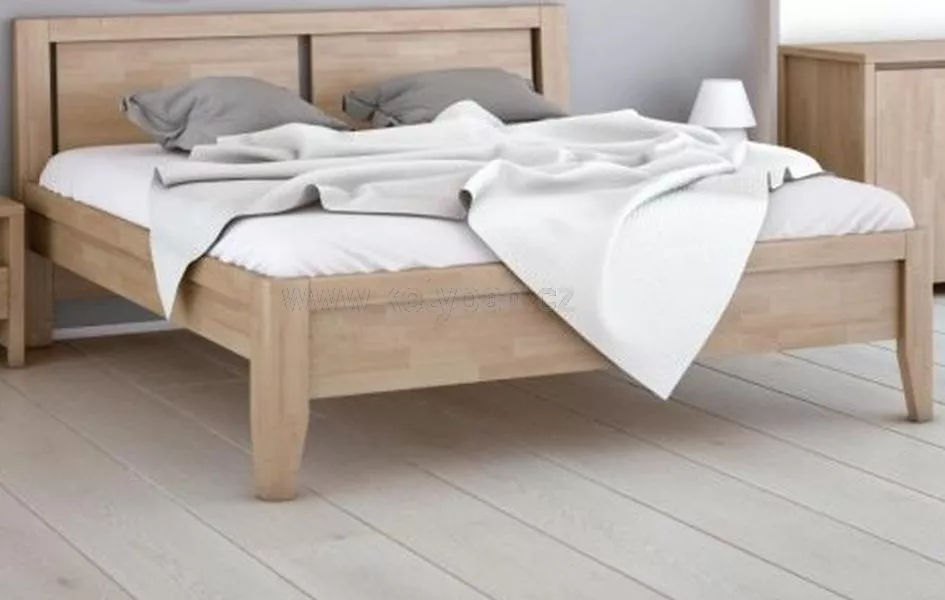 Dřevěná postel z masivu Matteo