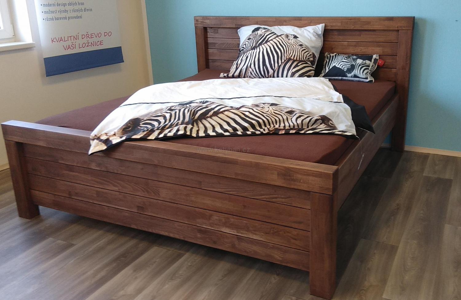 Robustní postel Max z masivního dřeva